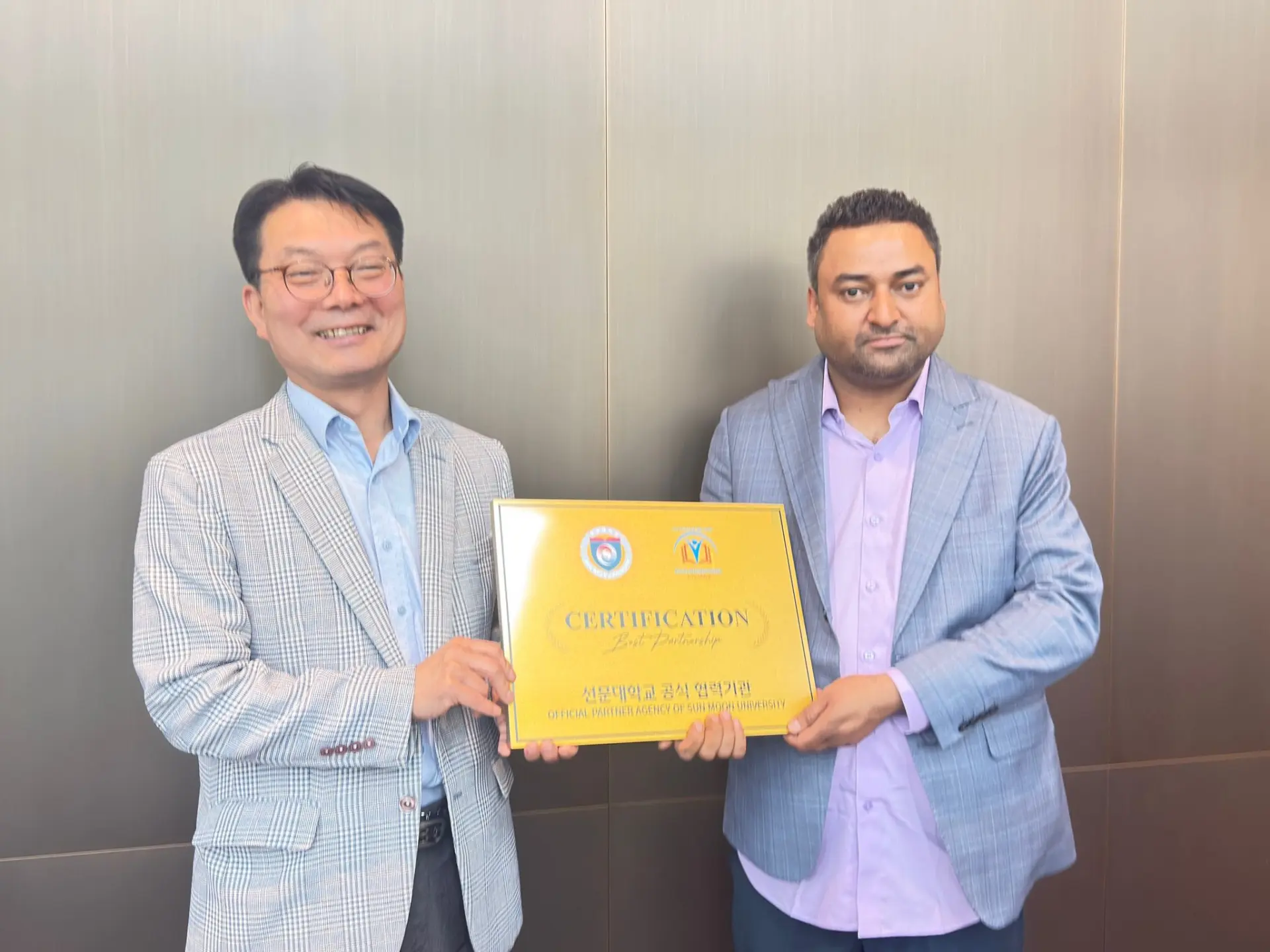 Khusi director receiving an official partner agency certification from Sun Moon University